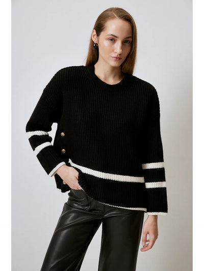 Pull avec boutons dorés