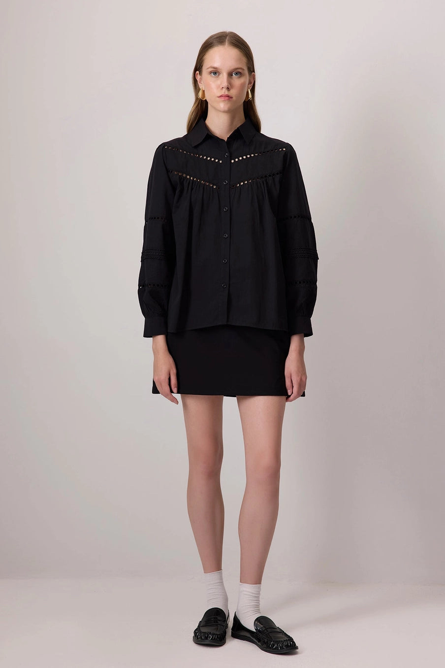 Chemise à œillets avec manches bouffantes