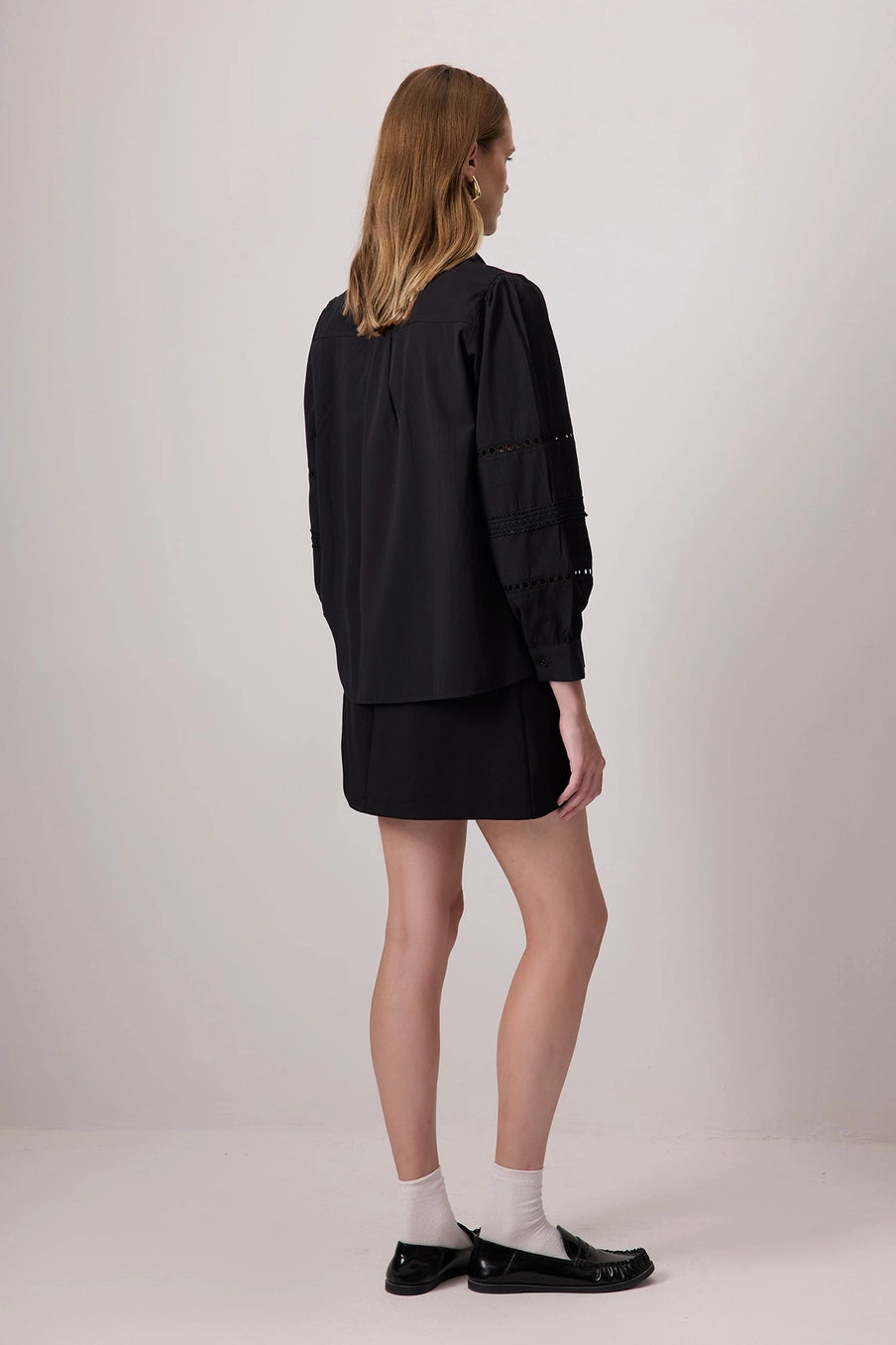 Chemise à œillets avec manches bouffantes