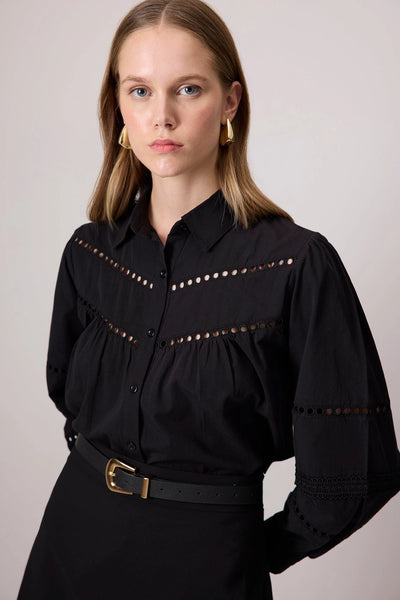 Chemise à œillets avec manches bouffantes