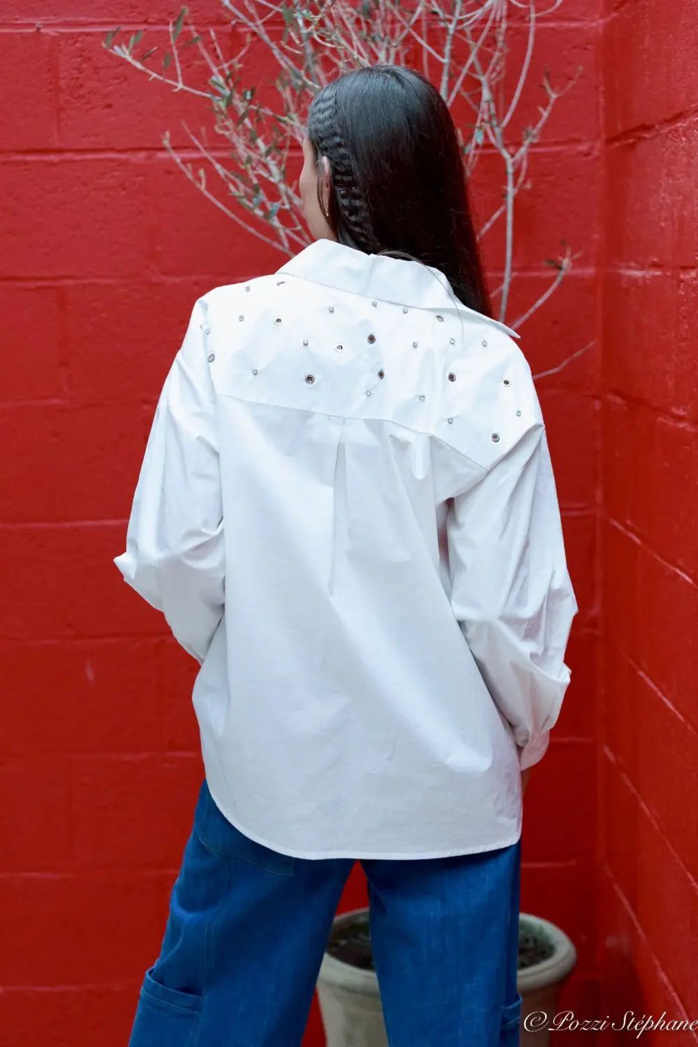 Chemisier blanc à rivets et strass