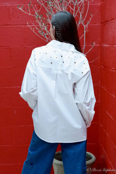 Chemisier blanc à rivets et strass