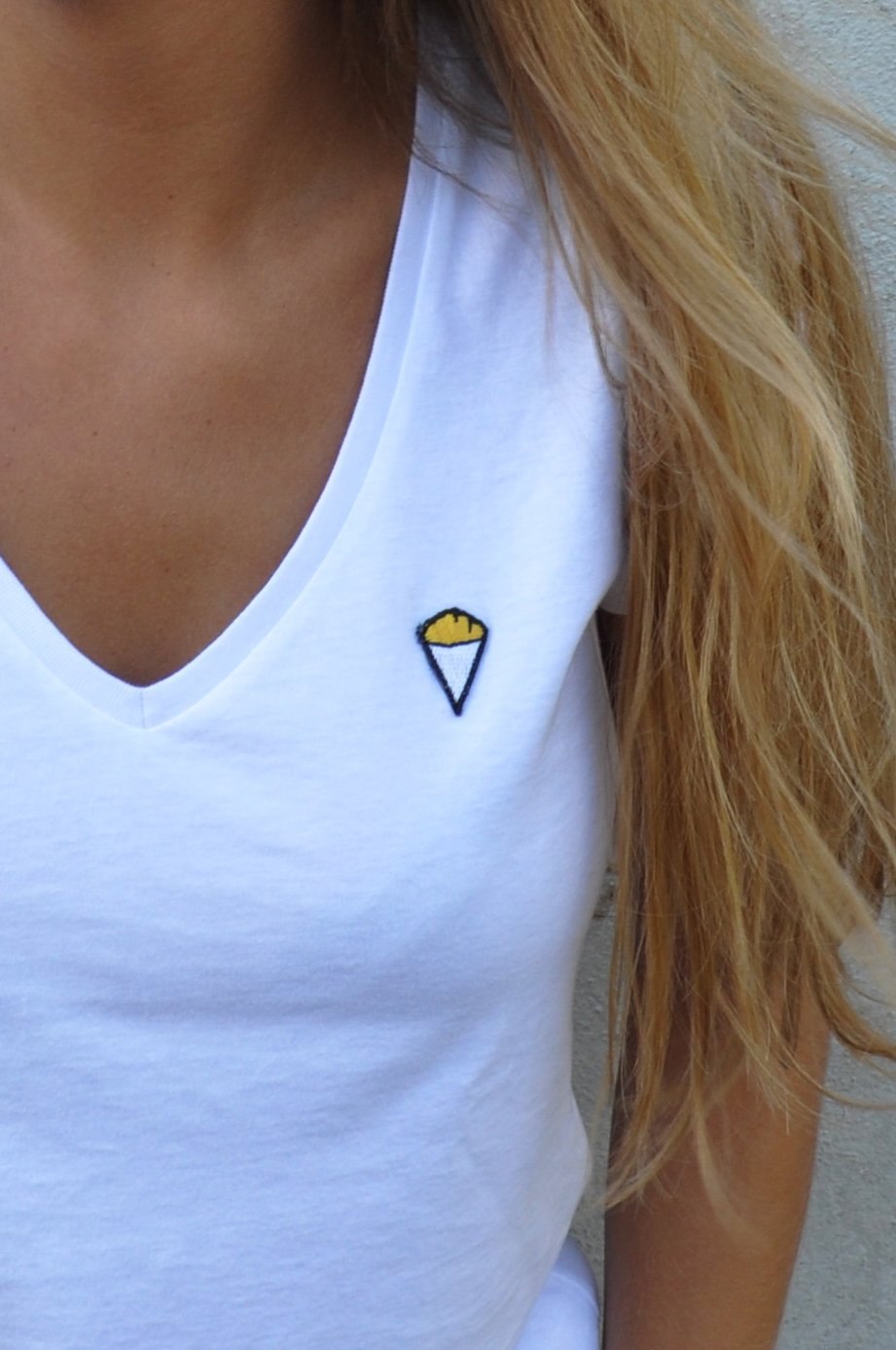 T-shirt blanc col V à logo Frites
